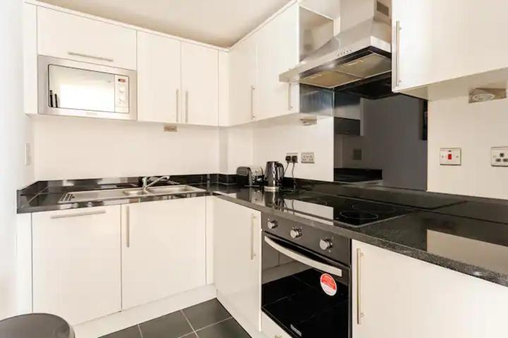 Brand New Flat In Central London With Car Park Exterior photo